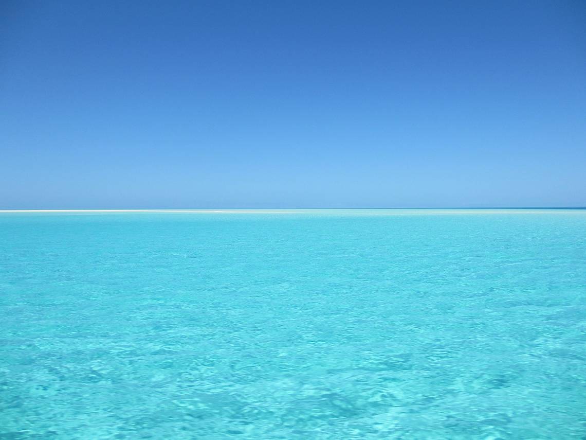 Das Meer, wunderbar, doch sollte man Ohrenentzündungen vorbeugen, die sich durch Salzwasser im Ohr schnell bilden können. Foto: Pixabay