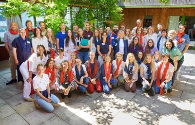 Ein Gruppenfoto von etwa 40 Personen. Foto: Maya Jörg