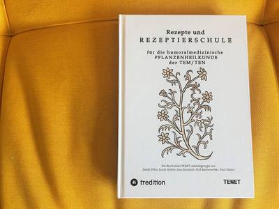 Buch mit Titel 'Rezepte und Rezeptierschule für die humoralmedizinische Pflanzenheilkunde der TEM/TEN' 